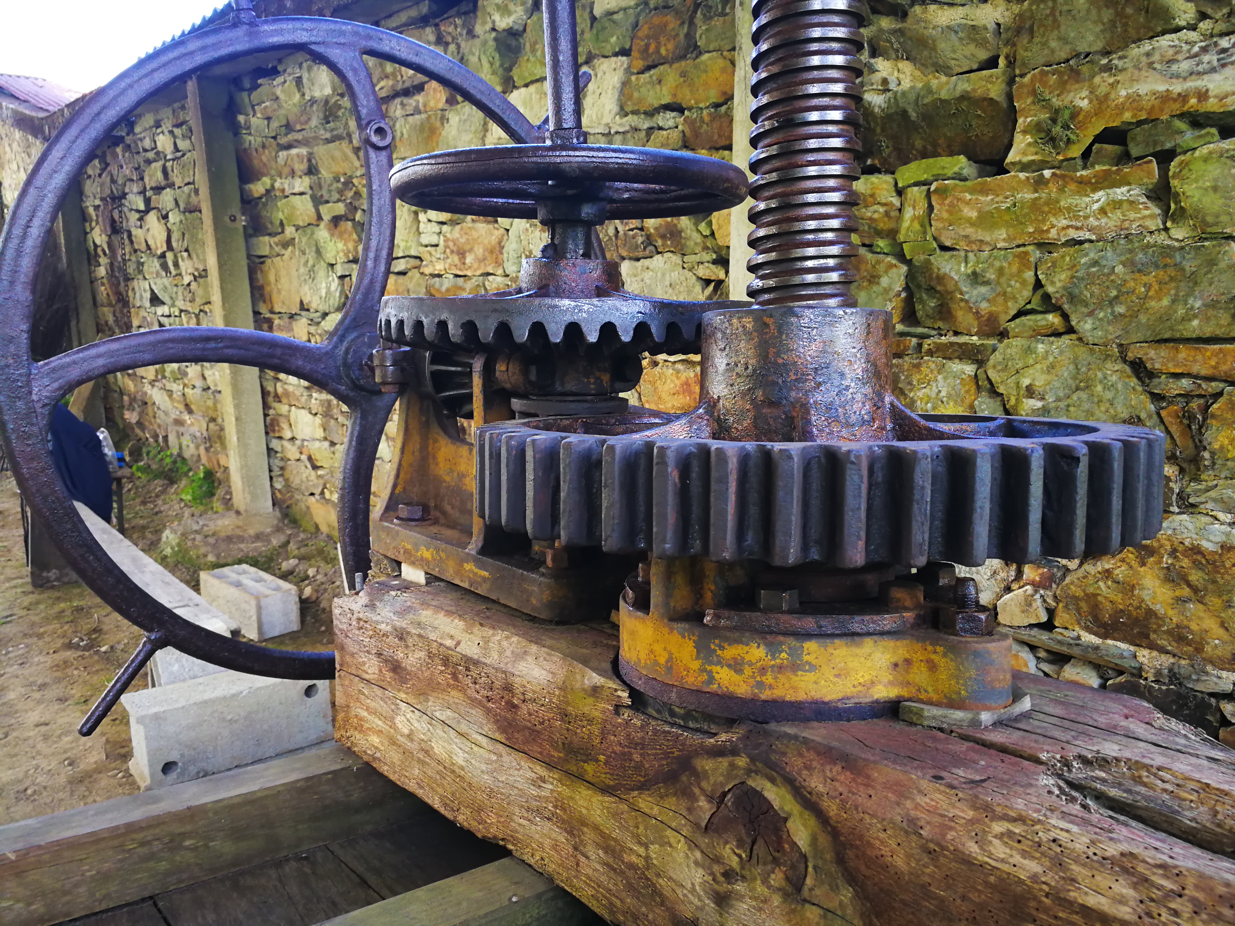 Intervention de conservation sur un pressoir à pomme