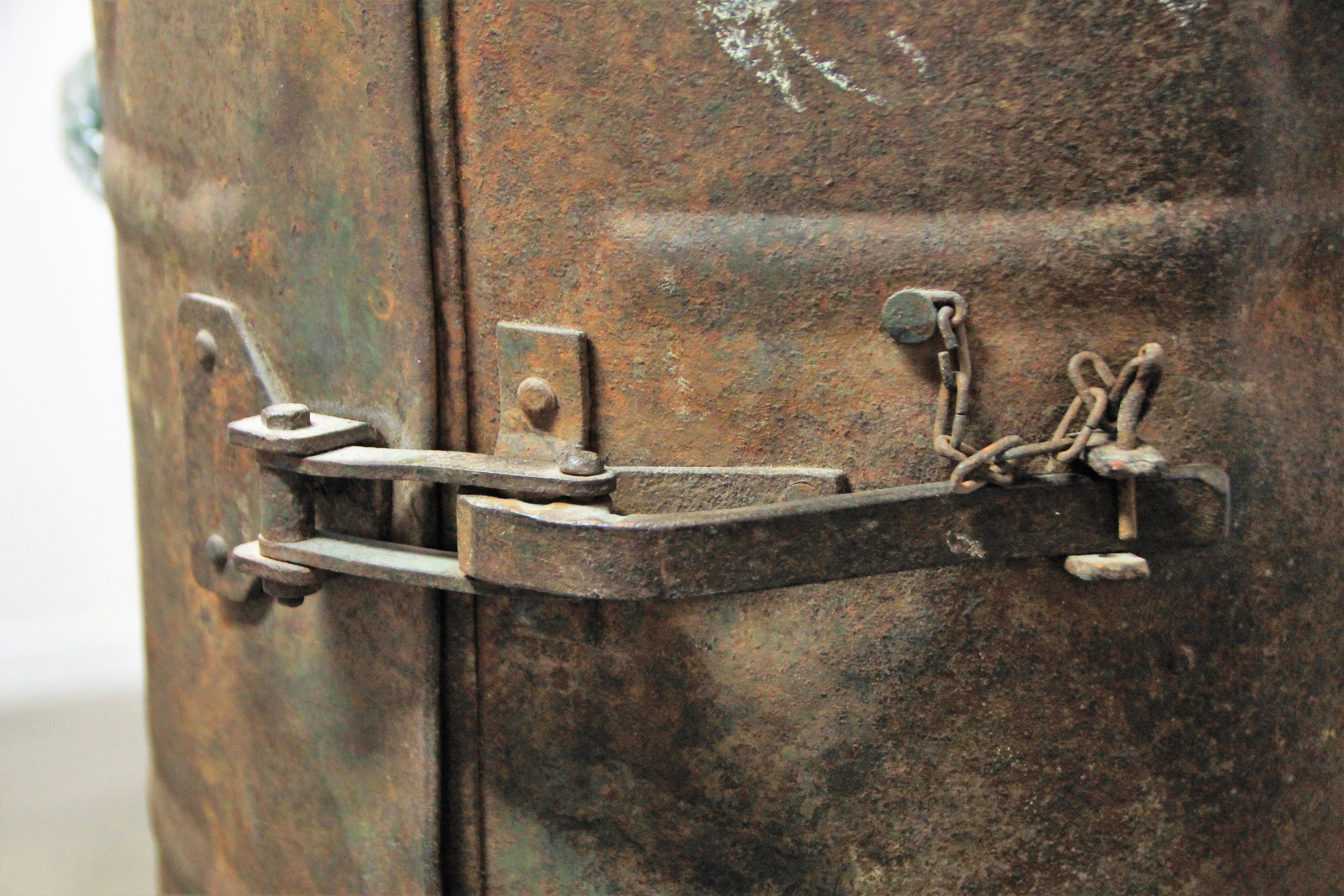 Conservation-restauration d'un container d'armes